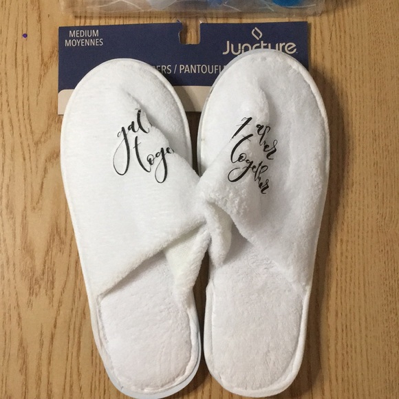 New 6pc Travel Bundle Slippers Medium 6.5-7.5 & Travel Toiletries Bag&Cotainers - Picture 2 of 8